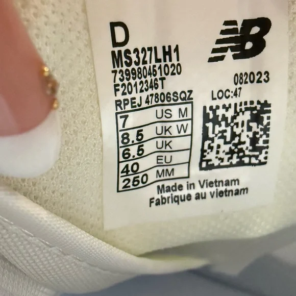 New Balance Cream and White Sneakers - Picture 4 of 4